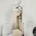 3 Bedroom Awesome In V *