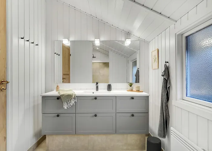 3 Bedroom Awesome In V